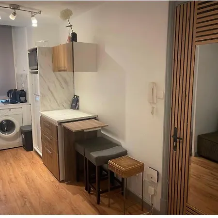 Petit Cocon Emplacement Ideal Centre Ville, Place De Pierre Rdc 25m2 Appartement *