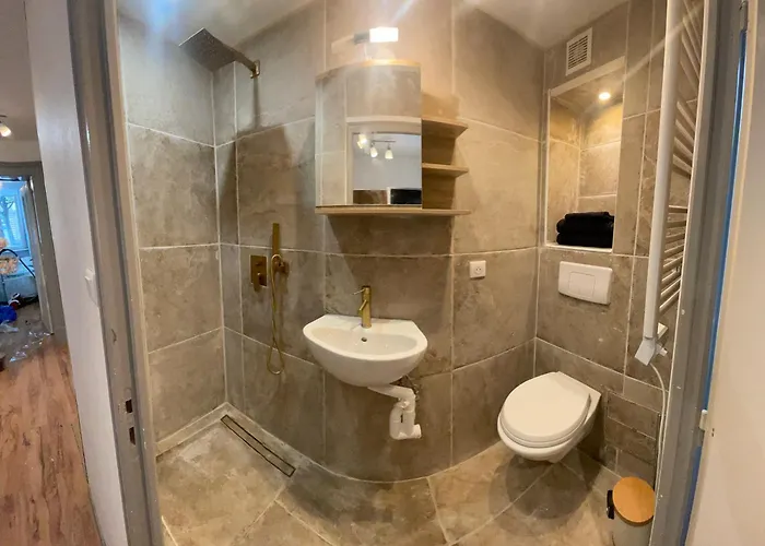 Petit Cocon Emplacement Ideal Centre Ville, Place De Pierre Rdc 25m2 *